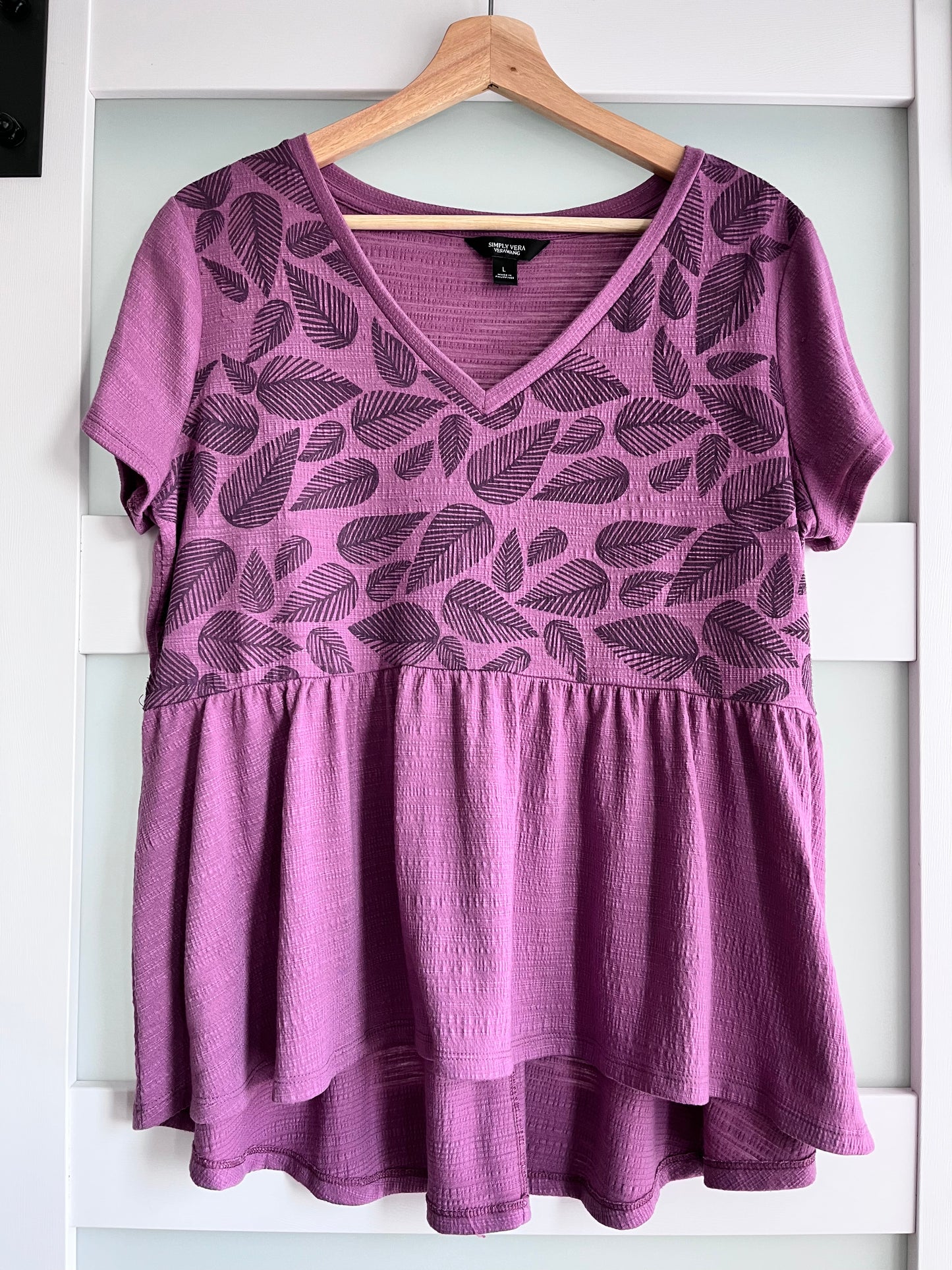 Size L | Simply Vera Brand | Leaf Print Babydoll Hi-low Hem T