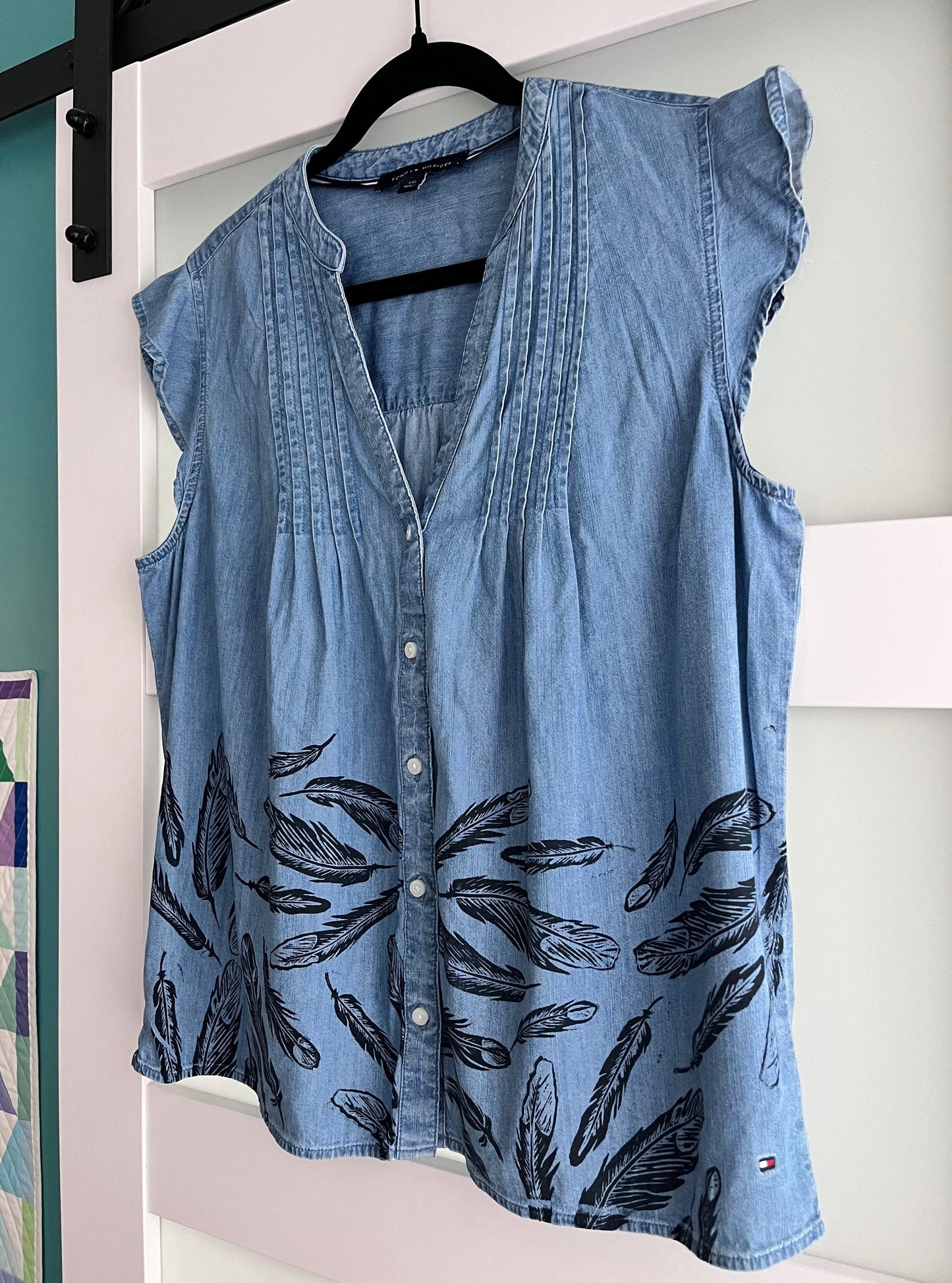Size L | Tommy Hilfiger Brand | Feather Print Denim Pintuck Ruffle Tank