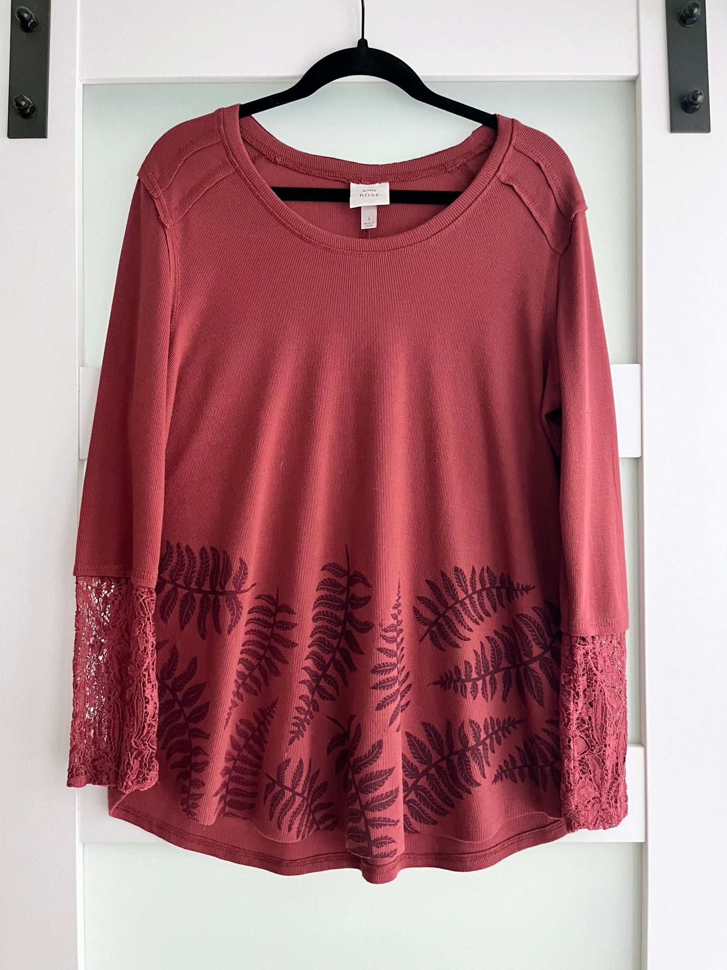 Size XL | Knox Rose Brand | Fern Print Lace Sleeve Shirt