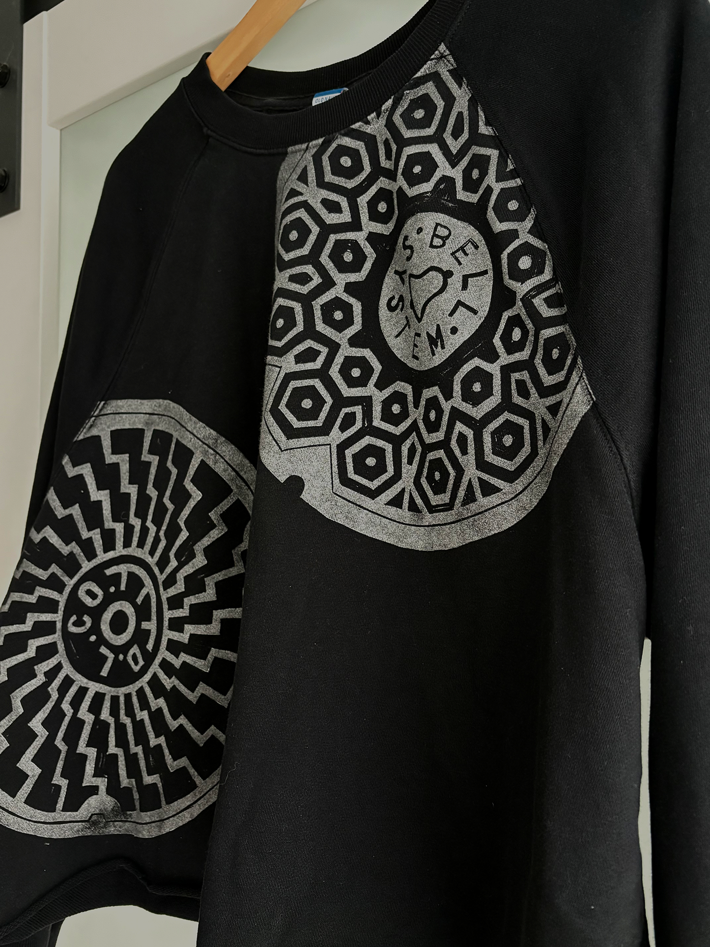 Size S | Old Navy | Manhole Print Cropped Sweatshirt