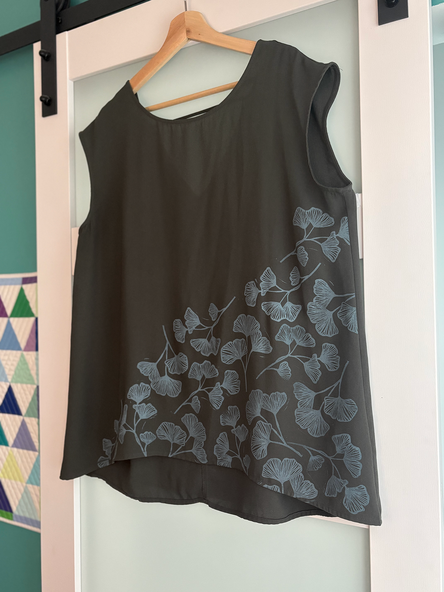 Size XXL | Halogen | Flowy Gray Tank | Block Print Gingko Pattern