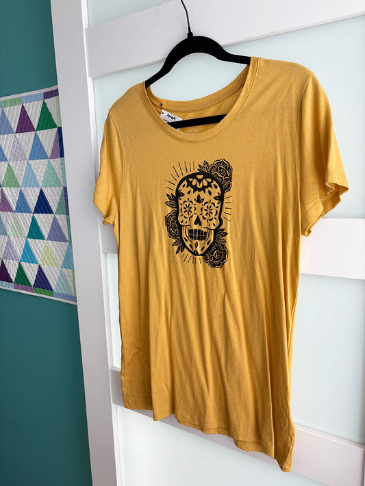 Size L | Gap Brand Favorite T | Gold Tshirt | Sugar Skull Print