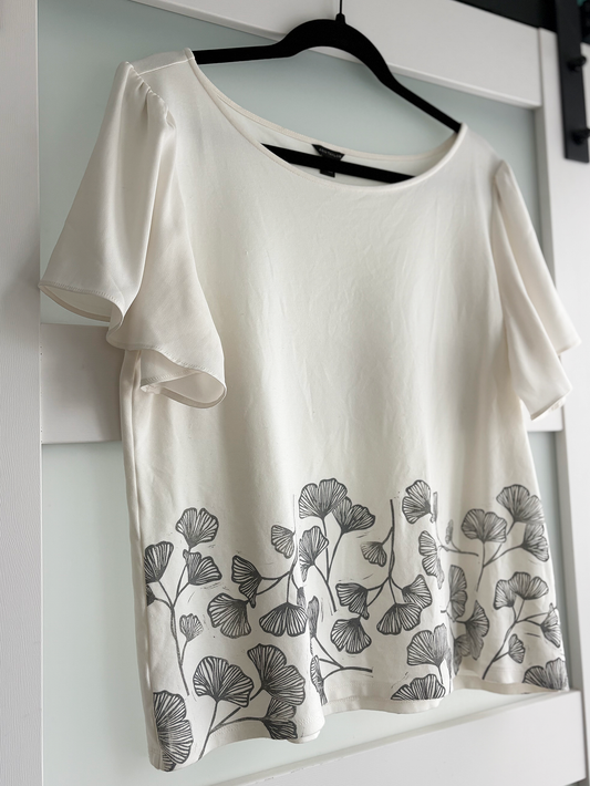 Size L | Ann Taylor Brand | Gingko Print Flutter Sleeve T