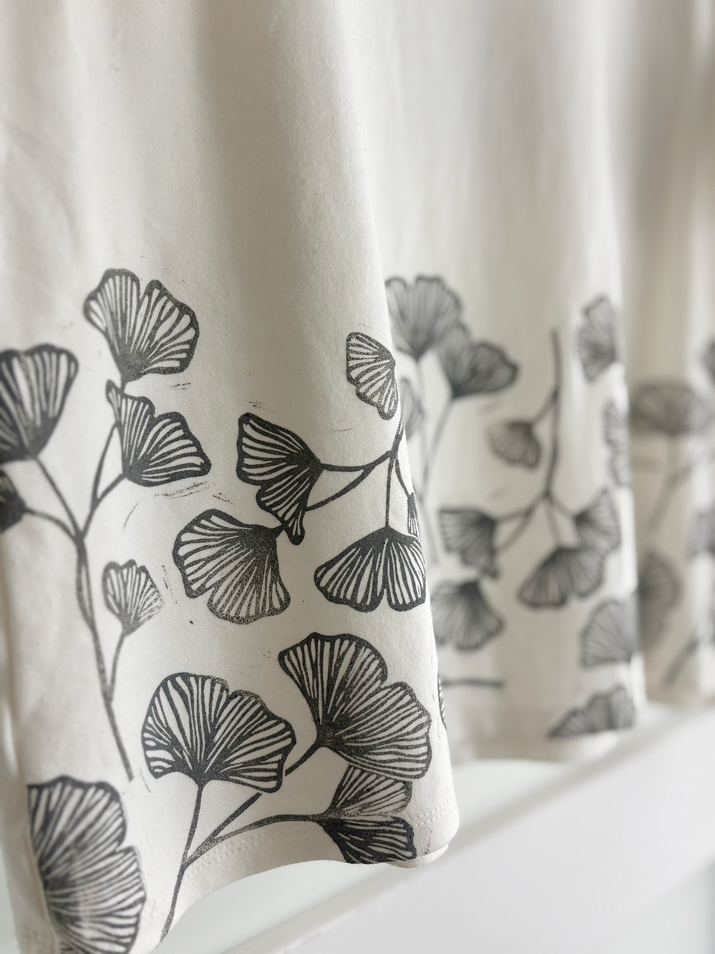 Size L | Ann Taylor Brand | Gingko Print Flutter Sleeve T