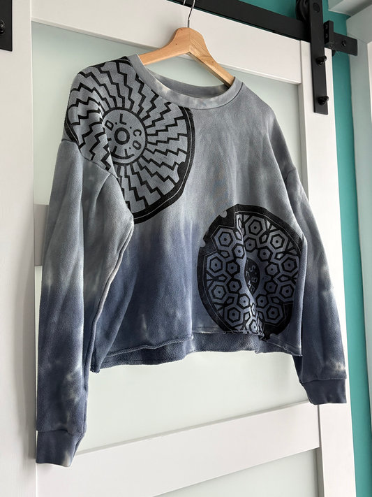 Size S | American Eagle Outfitters | Manhole Print Cropped Sweatshirt