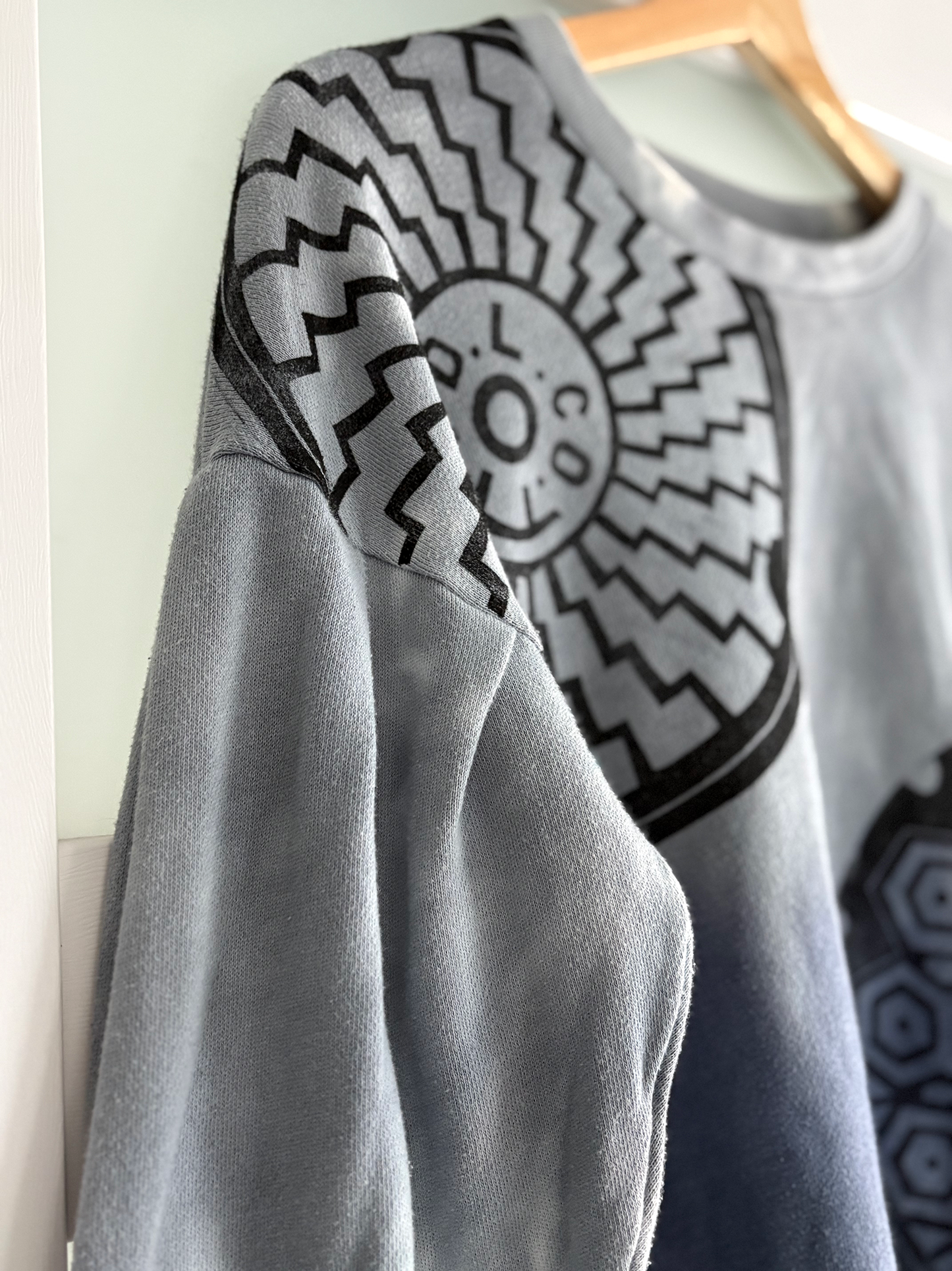 Size S | American Eagle Outfitters | Manhole Print Cropped Sweatshirt