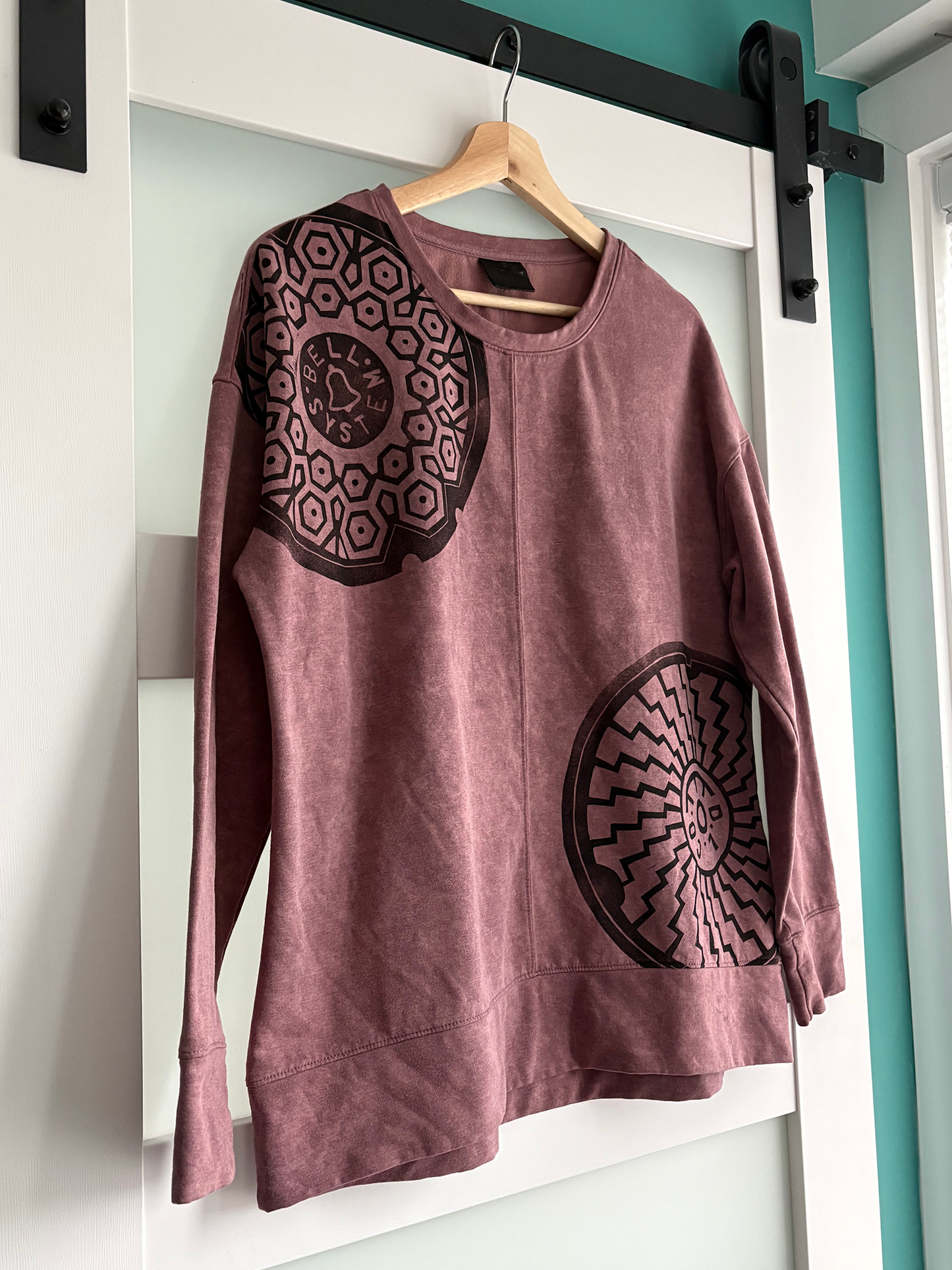 Size L | 32 Degrees | Manhole Print Sweatshirt