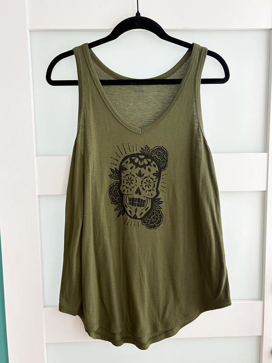 Size M | Gap Brand | Tank Top Olive | Sugar Skull Print